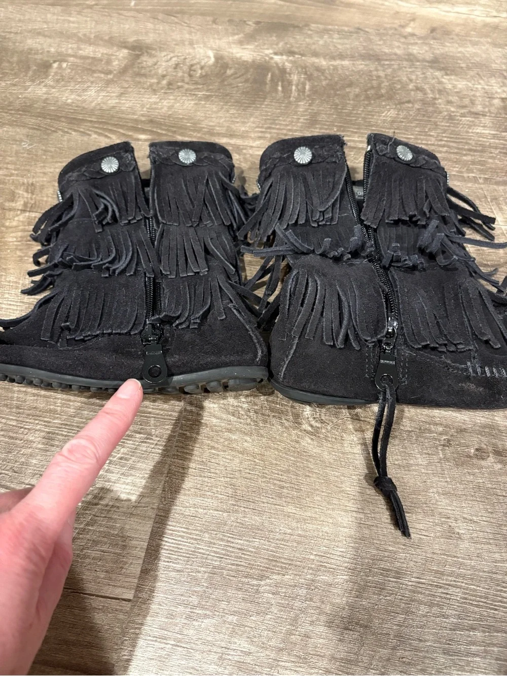 Minnetonka Girls Black Suede 3-Tier Fringe Boot Concho Zipper US Size 11